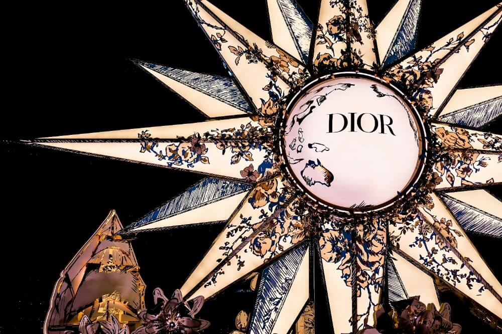 DIORの向日葵型のオブジェ